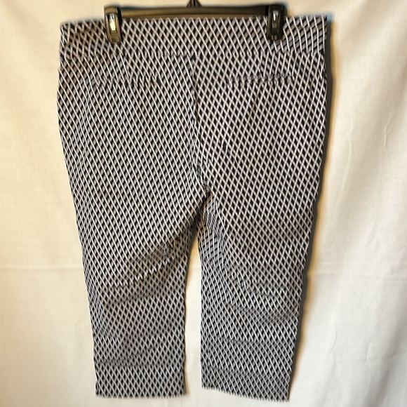 Charter Club Cropped Pants Black & White - Picture 6 of 14